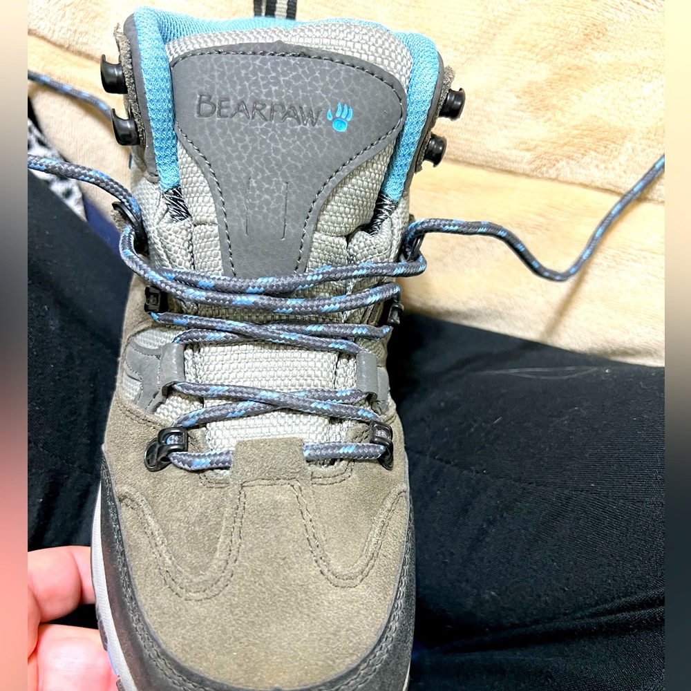 Women’s size 6 Bearpaw Hiking boots